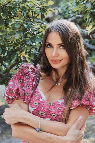 Alena, 46