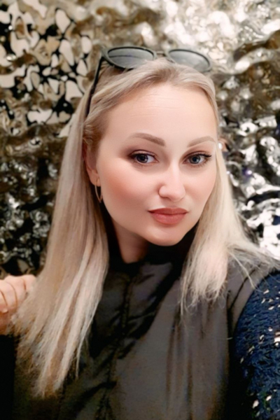 Viktoriya, 40