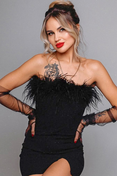 Anna, 32