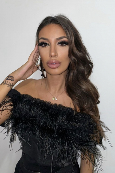 Andra-Gratiela, 33
