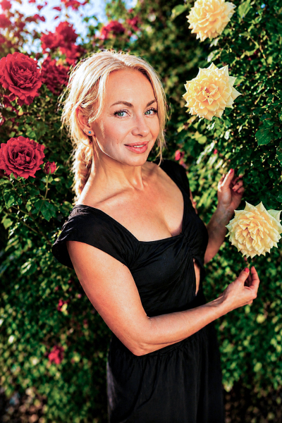 Olena, 52