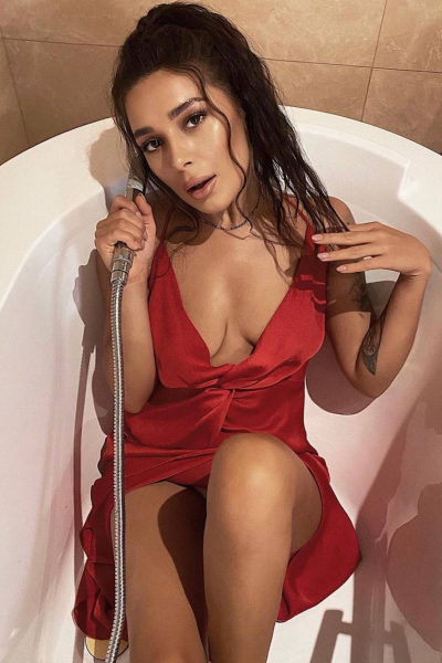 Marina, 32