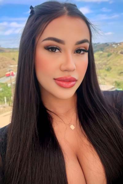 Larissa, 23