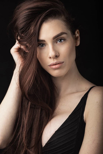 Anna, 31