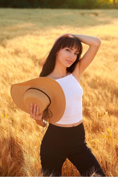 Alena, 37