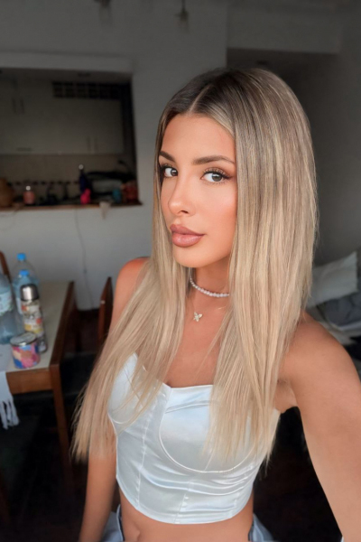 Anahí, 23