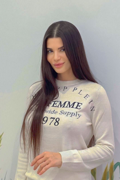Esmira, 38