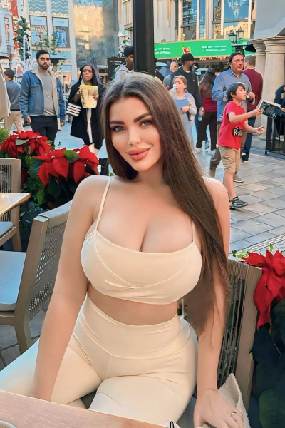 Renata, 29