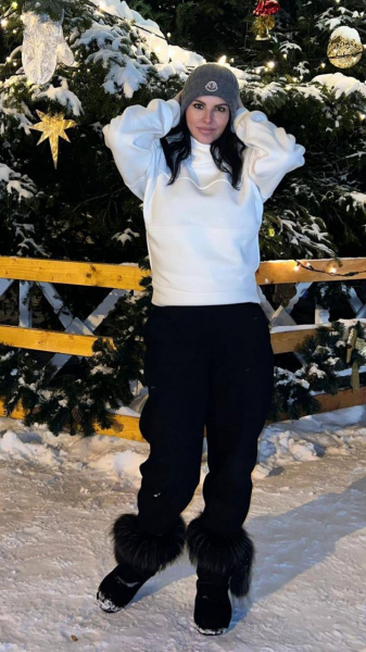 Iryna, 52