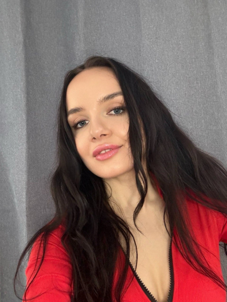 Valentina, 29