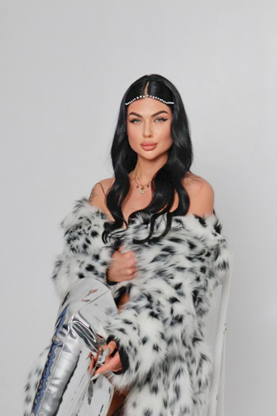 Christina, 27