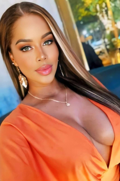 Carolina, 35