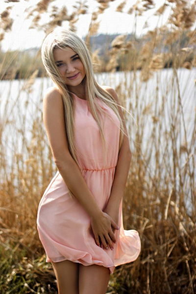 Anna 27 years old Ukraine Kharkov, Russian bride profile, meetbrides.online