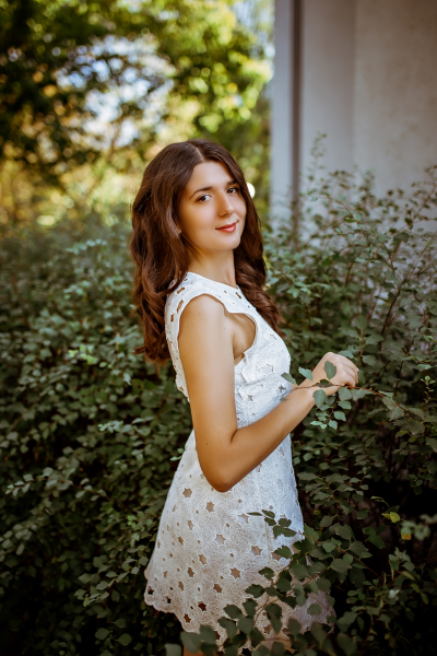 Yuliya 22 years old Ukraine Zaporozhye, Russian bride profile, meetbrides.online