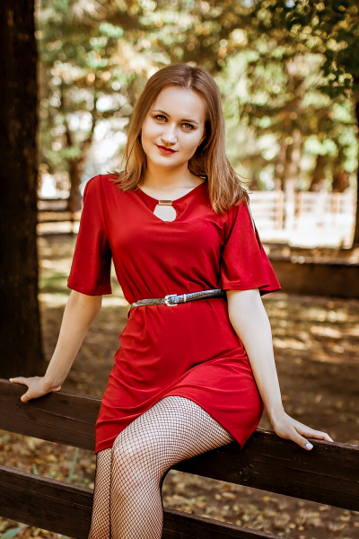 Yuliya 25 years old Ukraine Zaporozhye, Russian bride profile, meetbrides.online