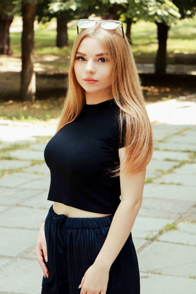 Yana 23 years old Ukraine Kherson, Russian bride profile, meetbrides.online