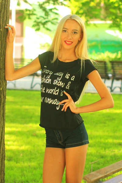 Alena 25 years old Ukraine Zaporozhye, Russian bride profile, meetbrides.online